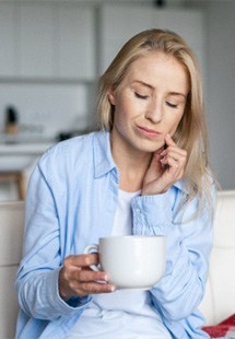 Businesswoman with toothache in Memorial