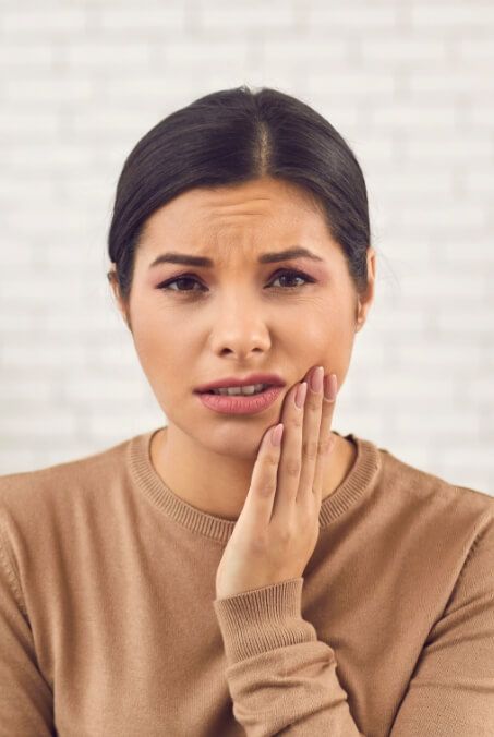 Woman in pain before wisdom tooth extractions